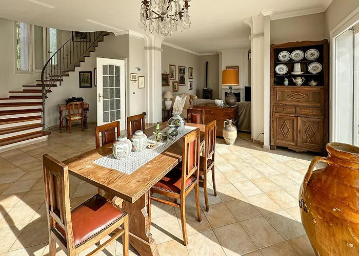 بيت للعطل Pet Friendly In *