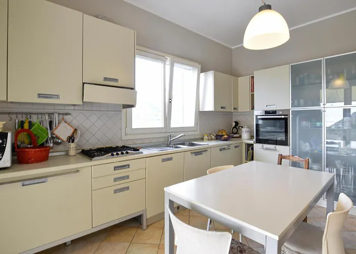بيت للعطل Pet Friendly In *