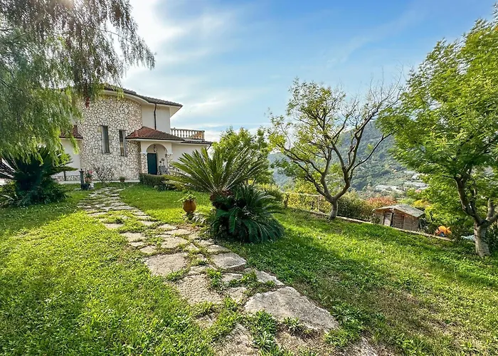 بيت للعطل Pet Friendly In *